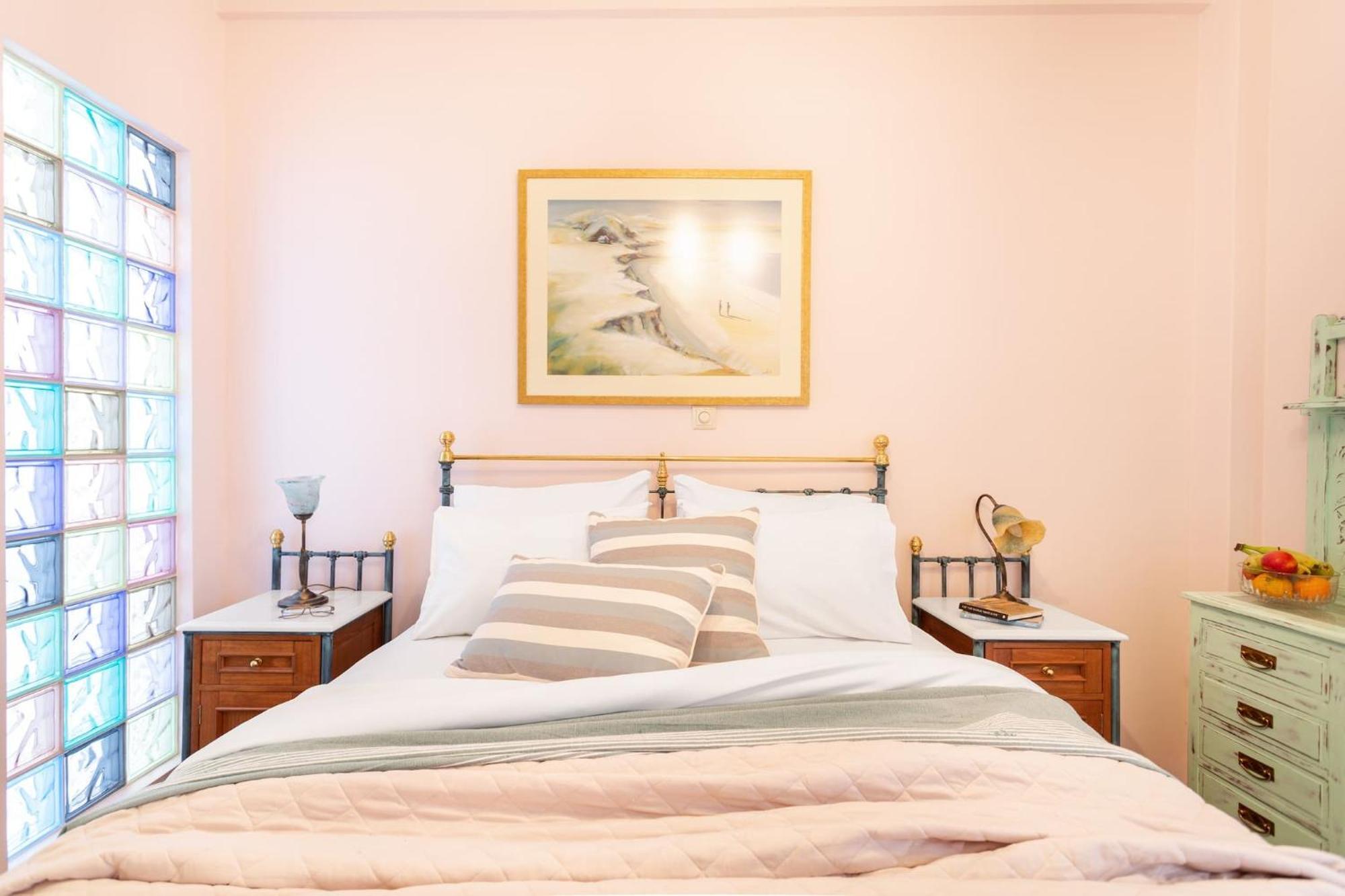 Apartamento Bright, Calming Retreat With A Balcony Near Metro! Atenas Exterior foto