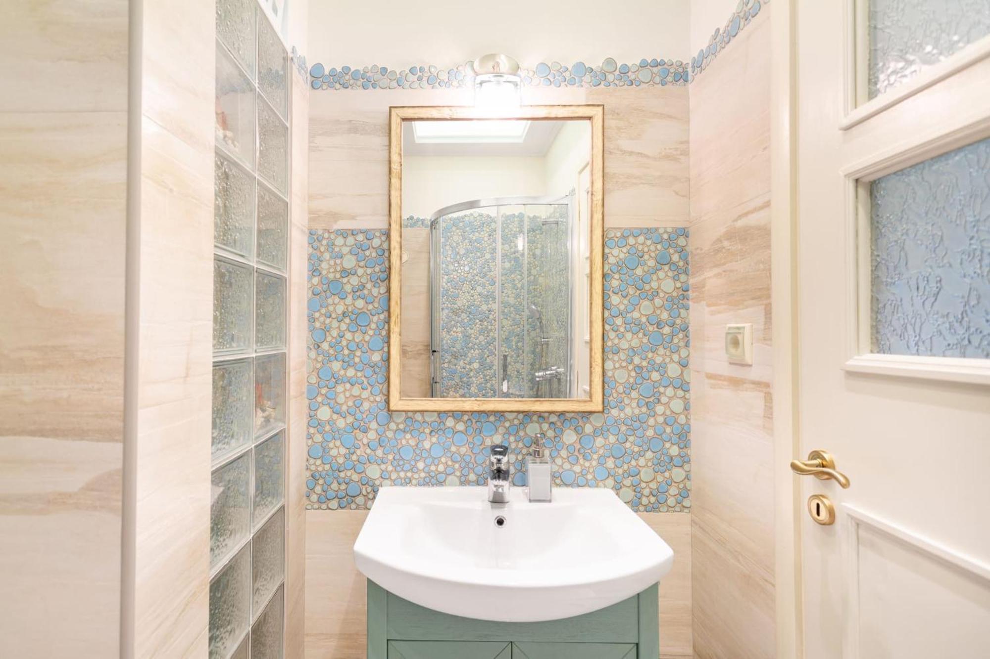 Apartamento Bright, Calming Retreat With A Balcony Near Metro! Atenas Exterior foto