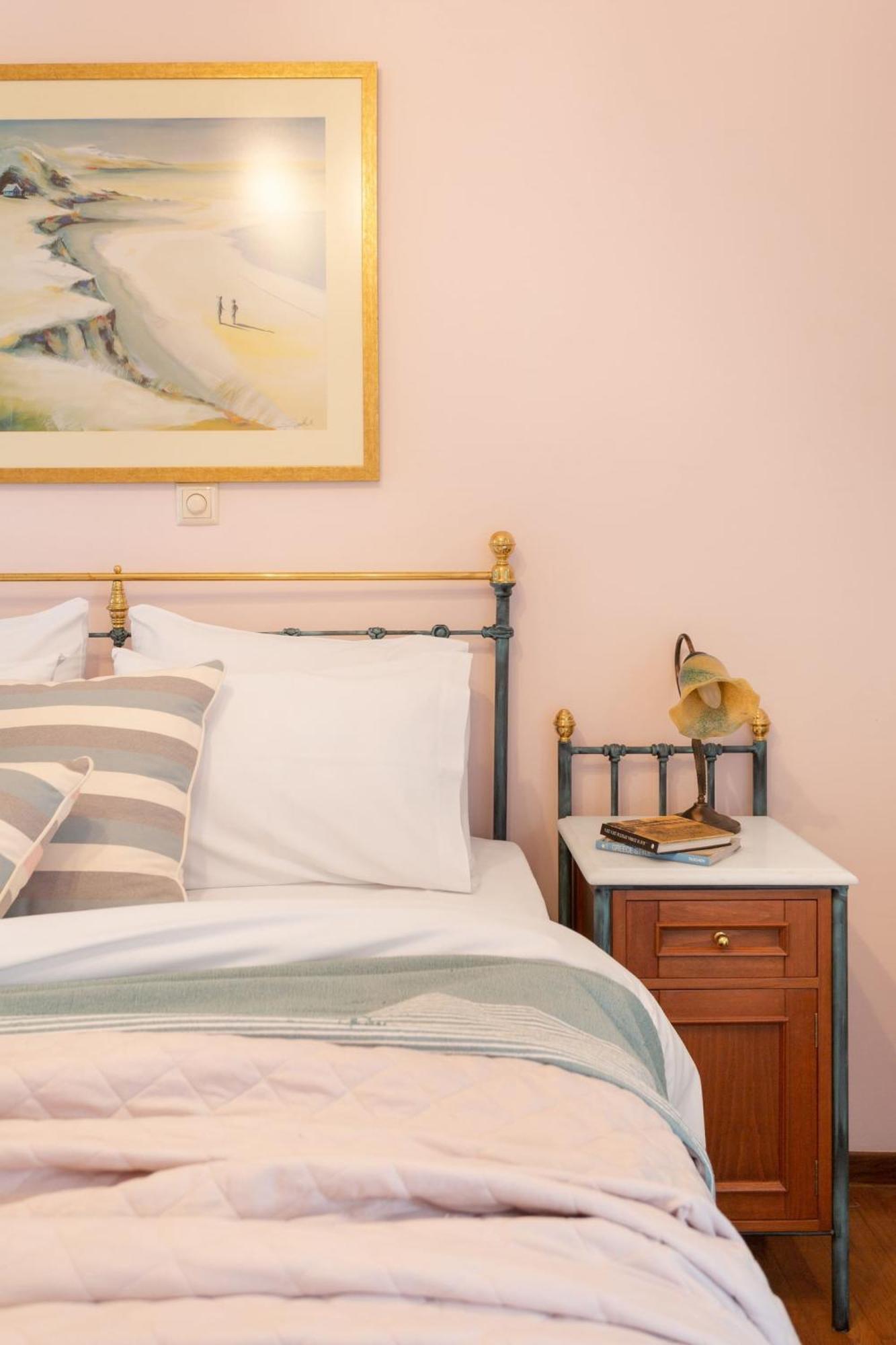 Apartamento Bright, Calming Retreat With A Balcony Near Metro! Atenas Exterior foto