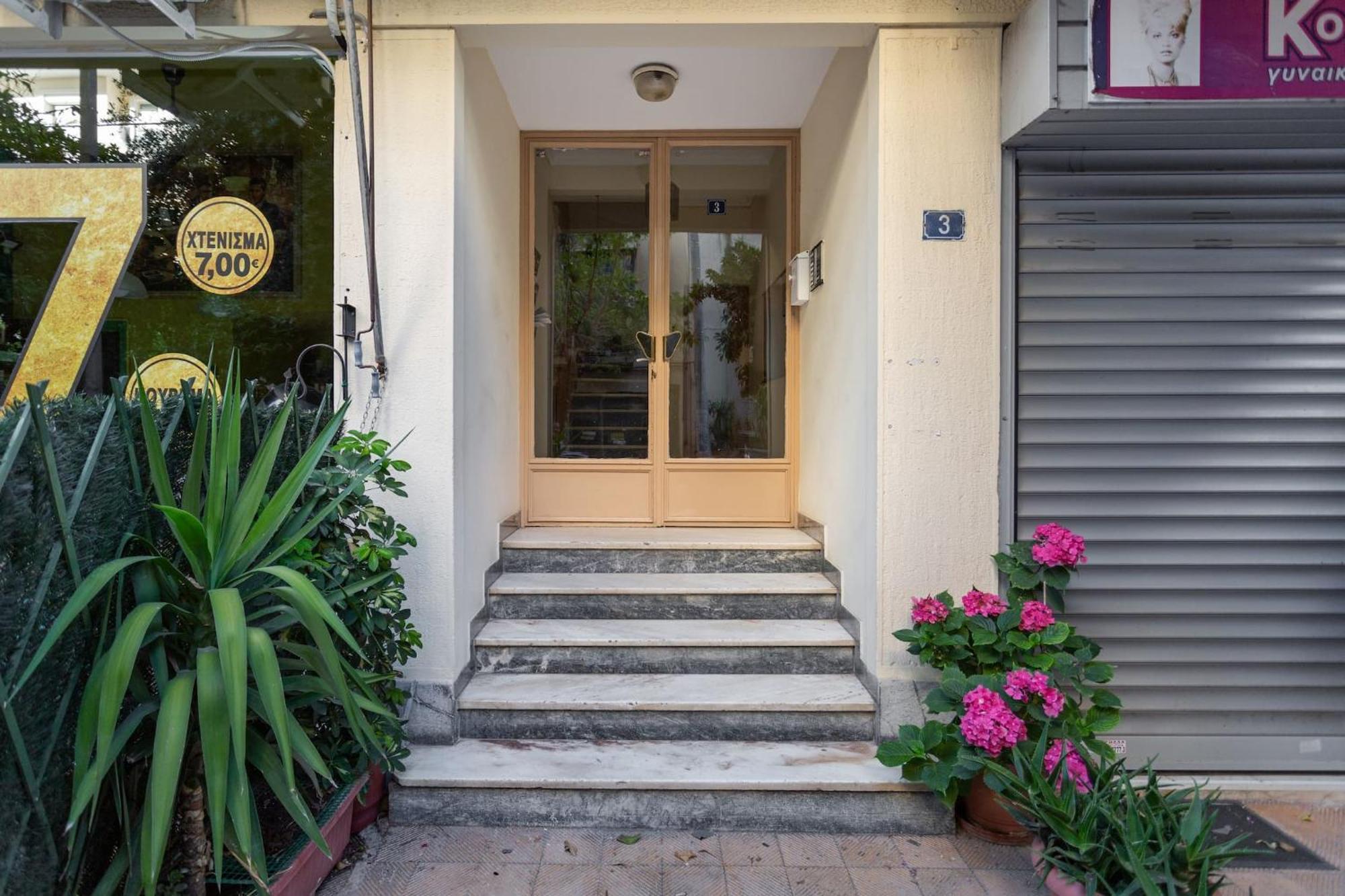 Apartamento Bright, Calming Retreat With A Balcony Near Metro! Atenas Exterior foto