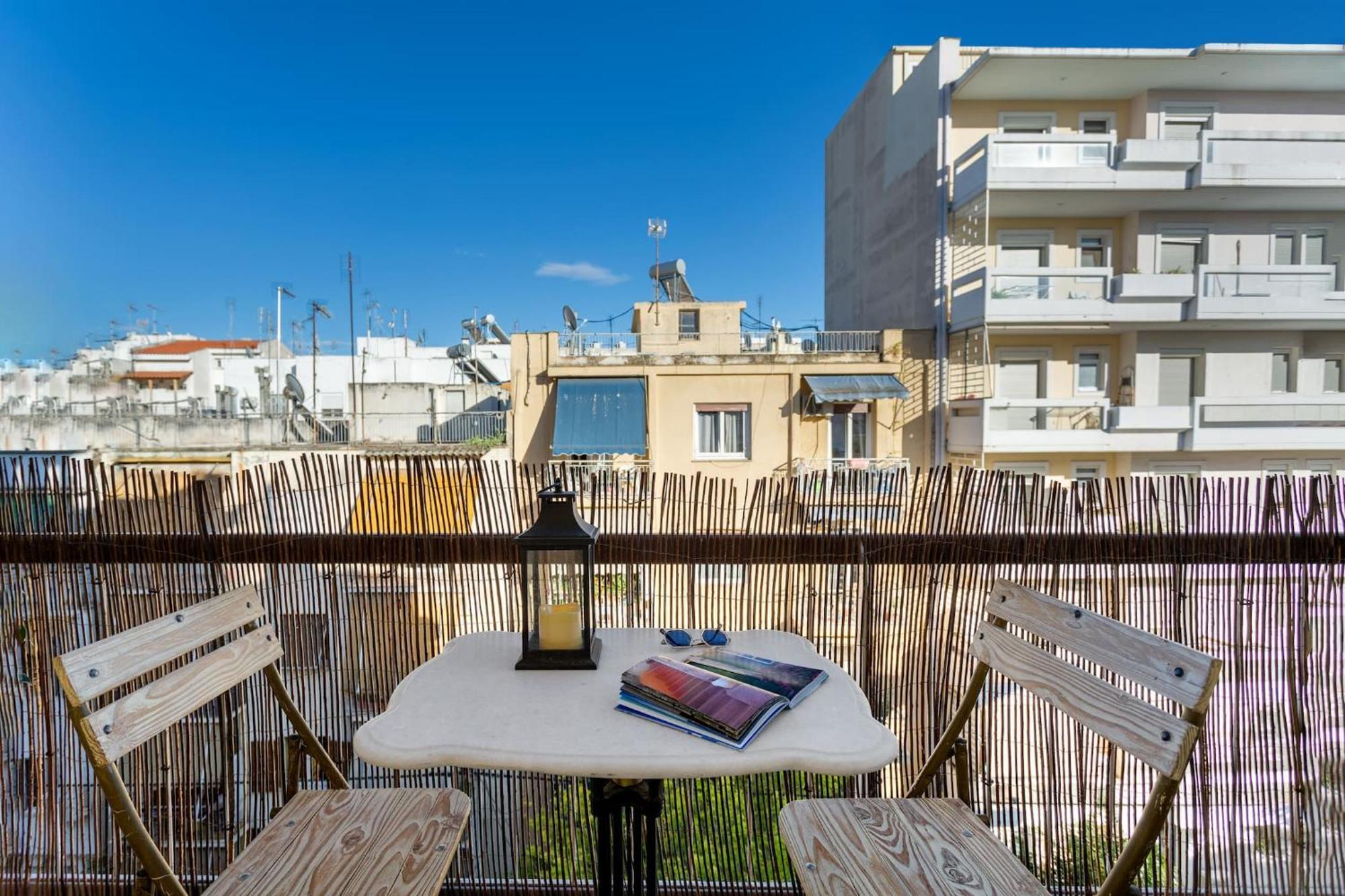 Apartamento Bright, Calming Retreat With A Balcony Near Metro! Atenas Exterior foto